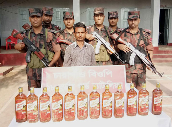 তাহিরপুর সীমান্তে ভারতীয় মদসহ মাদক ব্যবসায়ী আটক