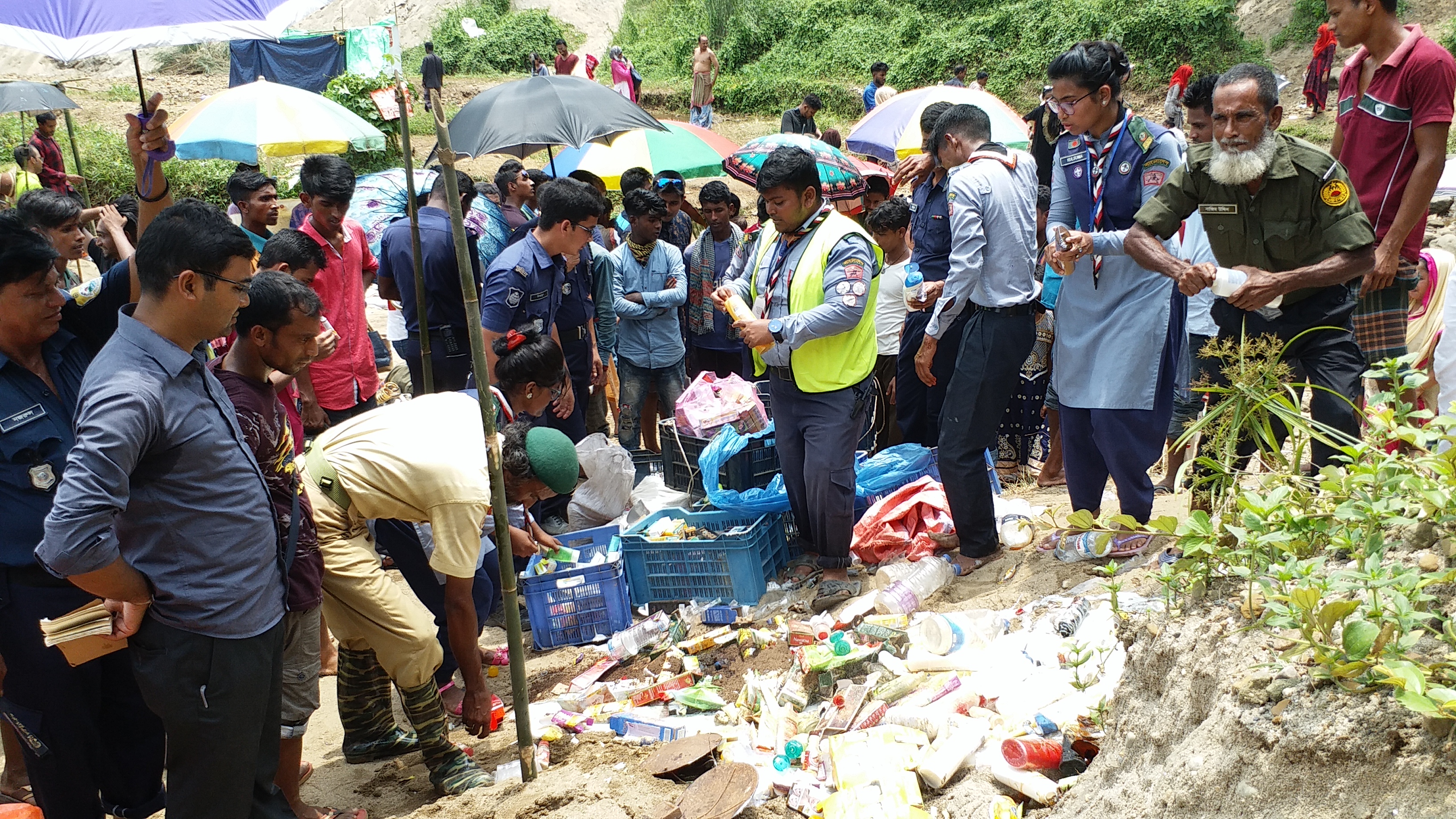 জাফলংয়ে ভ্রাম্যমাণ আদালতের অভিযান,দুই লক্ষ টাকার মালামাল ধ্বংস