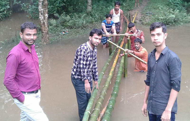 অভিযাত্রিক ক্লাবের উদ্যেগে স্বেচ্ছাশ্রমে বাশের ব্রিজ নির্মিত