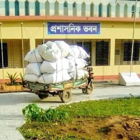 আউশকান্দি র প উচ্চ বিদ্যালয় থেকে সরকারি বই পাচারের চেষ্টা