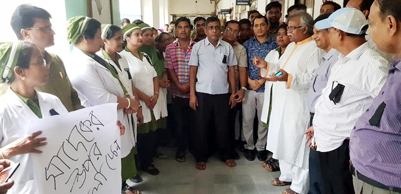সাদেক’র উপর সন্ত্রাসী হামলার প্রতিবাদে ওসমানী মেডিকেলে মানববন্ধন