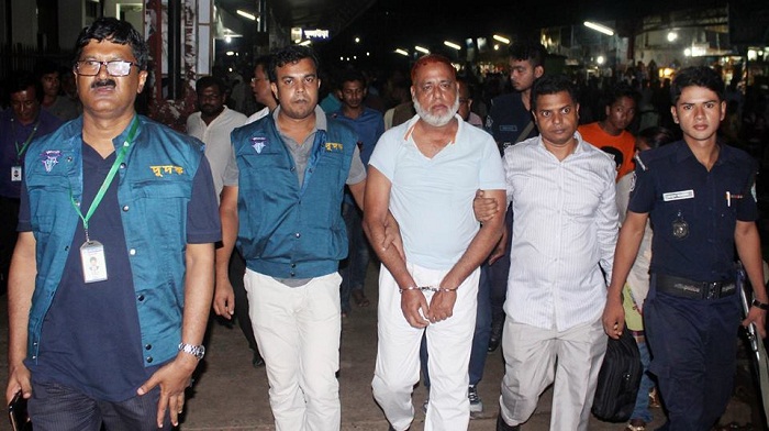 কুলাউড়া রেলওয়ে ঘুষের টাকাসহ হাতেনাতে ধরা পড়লেন রেল প্রকৌশলী