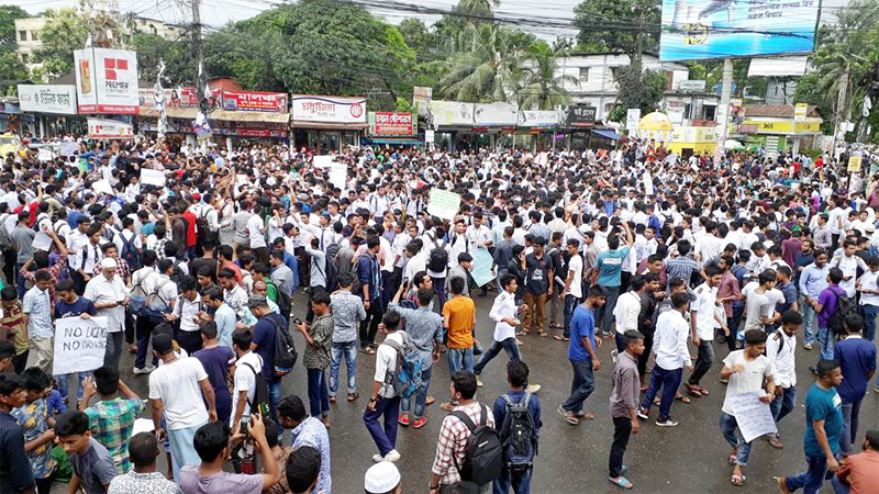 শিক্ষার্থীদের আন্দোলনে উত্তাল সিলেট