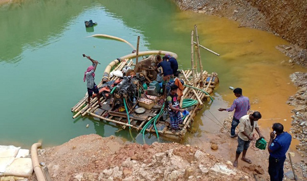 সেই শাহ আরেফিন টিলার আবারও বোমা মেশিন