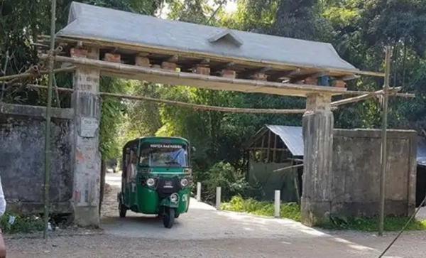 বিশ্বনাথে সরকারী রাস্তায় গেইট নির্মাণঃ দু’পক্ষে উত্তেজনা