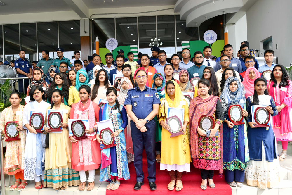 ‘বাংলাদেশ পুলিশ মেধাবৃত্তি’ পেল ৩৬১ জন