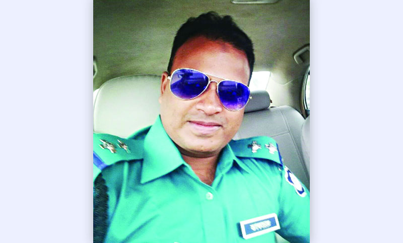 মামলার ভয় দেখিয়ে দুই লাখ টাকা নিলেন এসআই