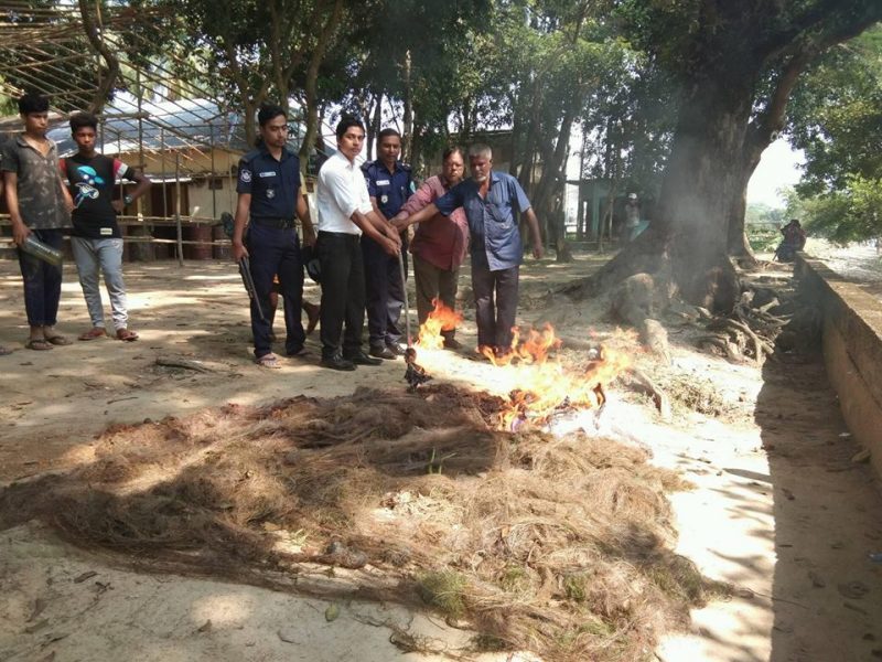 তাহিরপুরে লক্ষাধিক মিটার কারেন্ট জাল আগুনে পুড়িয়েছে মৎস্য কর্মকর্তা