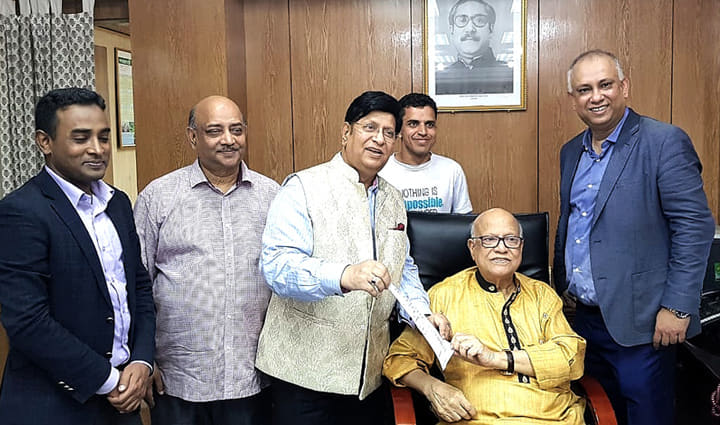 চিঠি পেয়ে বড় ভাইয়ের দোয়া নিলেন ড. মোমেন