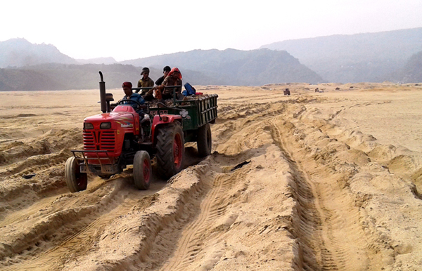 সুনামগঞ্জের লাউড়গড়ে চোরাচালান ও চাঁদাবাজি বাণিজ্য জমজমাট