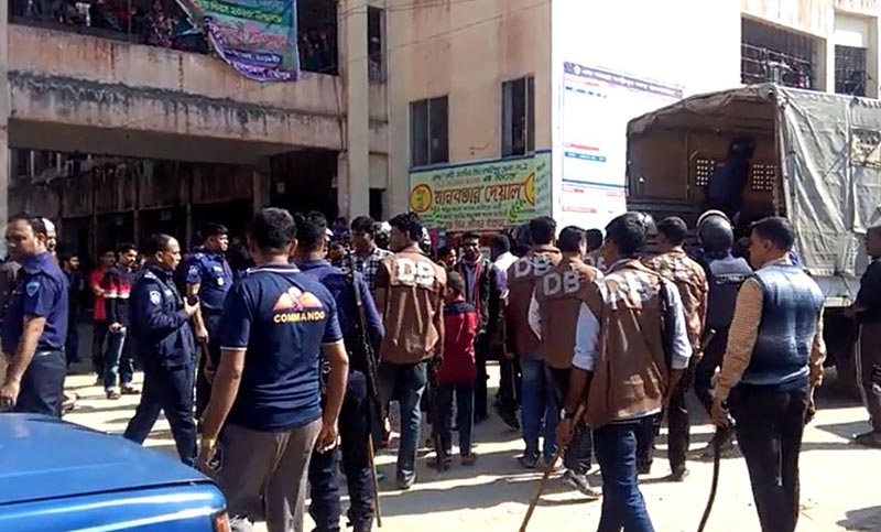 পুলিশ-যুবলীগ সংঘর্ষ আহত ৮, আটক ৫