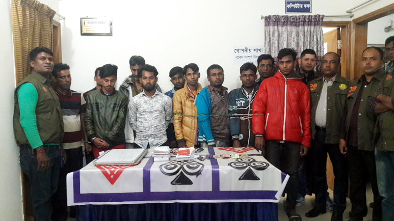 নগরীর লালদীঘির পাড় থেকে ১১ জুয়াড়ী আটক : মূল হোতা সাইফুল পলাতক