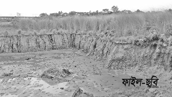 বিশ্বনাথে প্রভাবশালী মহলের বিরুদ্ধে নদীর তীরে জোরপূর্বক মাটি কাটার অভিযোগ