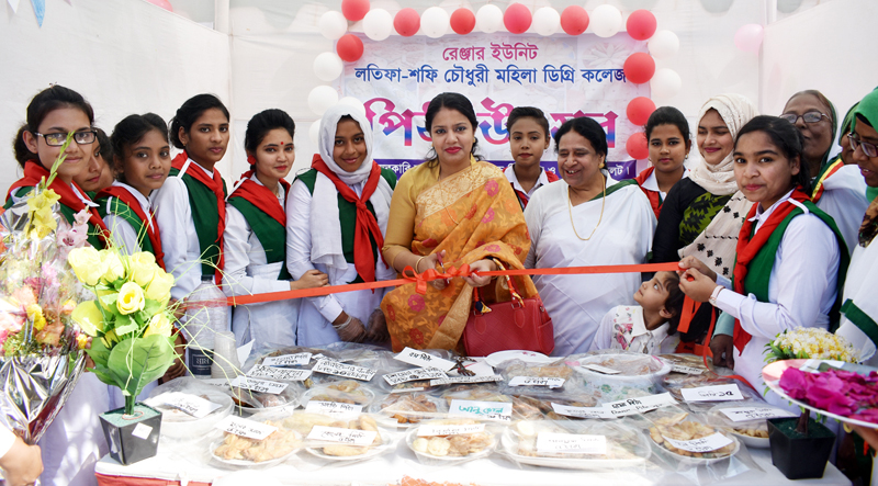 সিলেট নগরীতে পিঠা উৎসবে নাচে-গানে আনন্দ উচ্ছাস