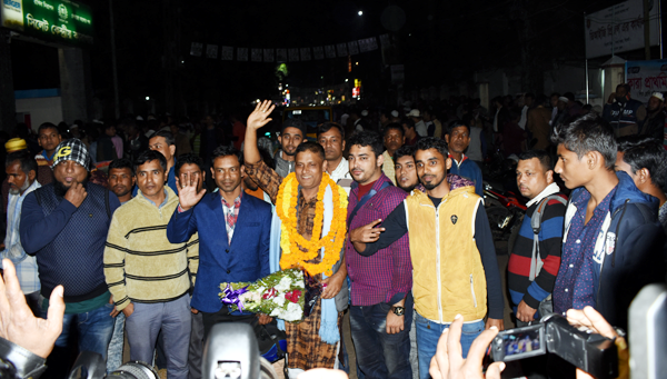 যুক্তরাষ্ট্র কমিউনিটি নেতা ফলিক খানকে কারাফটকে সংবর্ধনা