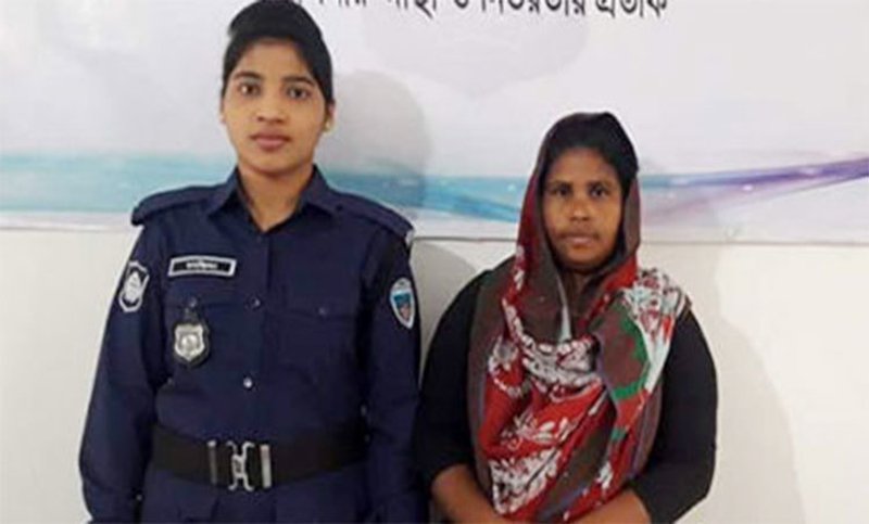 গাঁজা ওজনে কম দেওয়ায় ৯৯৯ নম্বরে ফোন করে অভিযোগ!