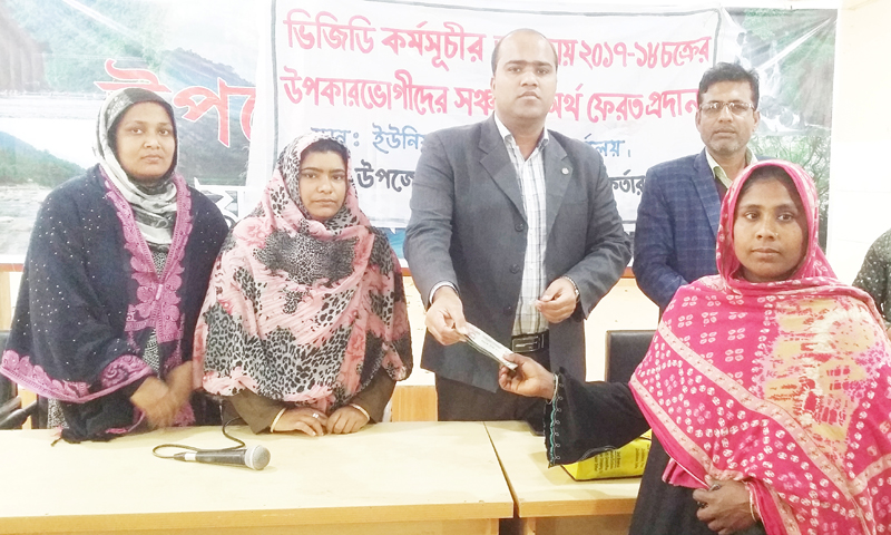 গোয়াইনঘাটে পল্লী সঞ্চয় ব্যাংক ক্ষুদ্র উদ্যোক্তাদের মাধ্যমে নগদ ঋণ বিতরণ