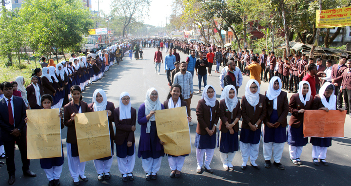 ছাত্রলীগ কর্মী সারোয়ারের ঘাতক চালককে গ্রেফতারে আল্টিমেটাম, অবরোধ