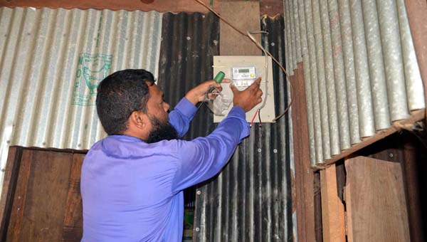 তাহিরপুর পল্লী বিদ্যুৎতের ৫ মিনিটে বিদ্যুৎ সংযোগ লাইন স্থাপন