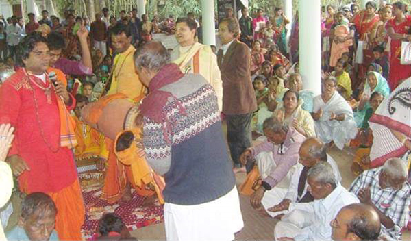 বিশ্বনাথে সিদ্ধ বকুলতলায় অন্তর্ধান মহোৎসবে মানুষের ঢল