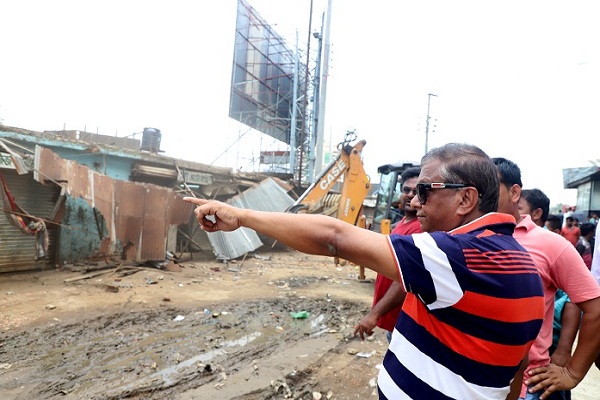 দক্ষিণ সুরমায় অভিযানে অর্ধশতাধিক অবৈধ স্থাপনা উচ্ছেদ