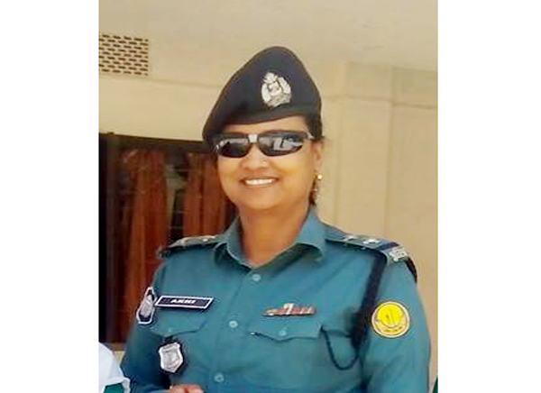 দক্ষিণ সুরমার এসআই আখি বেপরোয়া: দুই সাংবাদিক লাঞ্চিত