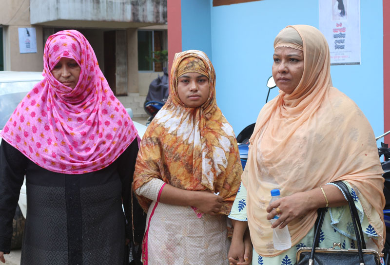 জৈন্তাপুরে অসামাজিক কাজে মিনারার সাথে জাপা নেত্রী হেনাসহ আটক যারা