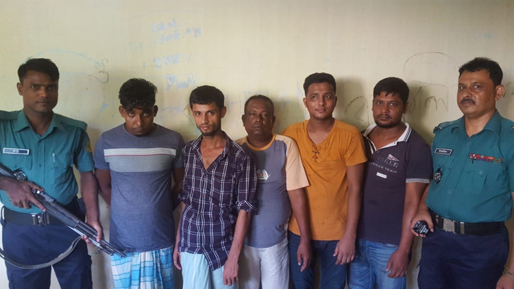 নগরীর কাজিরবাজার থেকে ৫ জুয়াড়ি গ্রেপ্তার