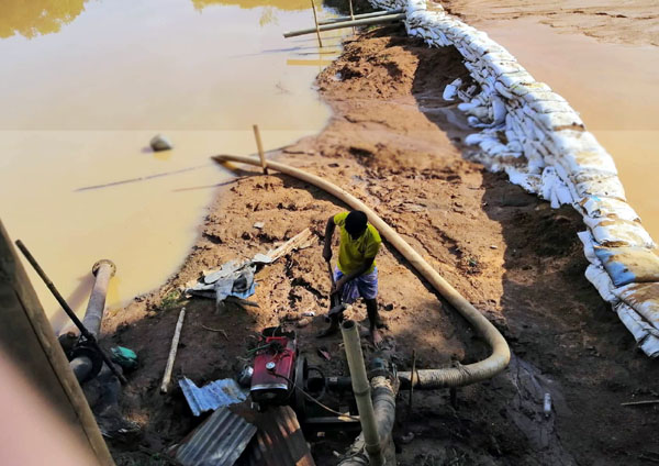 কোম্পানীগঞ্জ সীমান্তের বনপুর বাগানে অভিযান, ৮টি মেশিন ধ্বংস