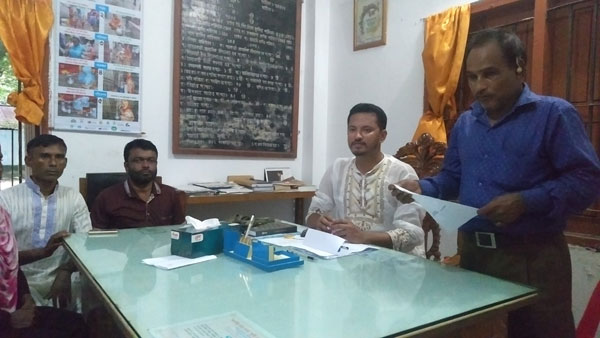তাহিরপুরের বাদাঘাট ইউপি চেয়ারম্যানের সংবাদ সম্মেলন