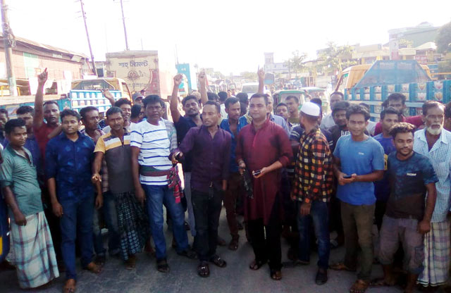 দক্ষিণ সুরমায় অবৈধ পার্কিয়ের বিরুদ্ধে মেয়রের অভিযান, ট্রাক শ্রমিকদের অবরোধ