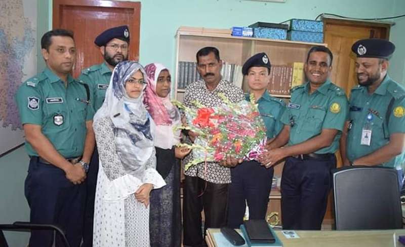 সিলেটে মেয়ের কৃতিত্বে পিতা সংবর্ধিত