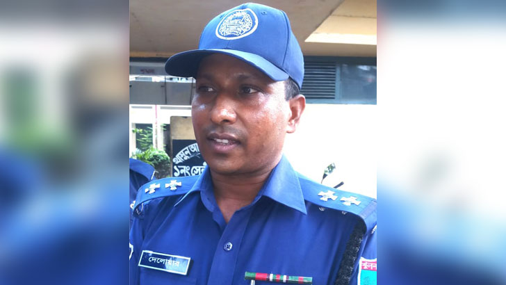 যৌন নির্যাতনকারীর ছবি তুলতে সাংবাদিককে এসআইয়ের বাধা