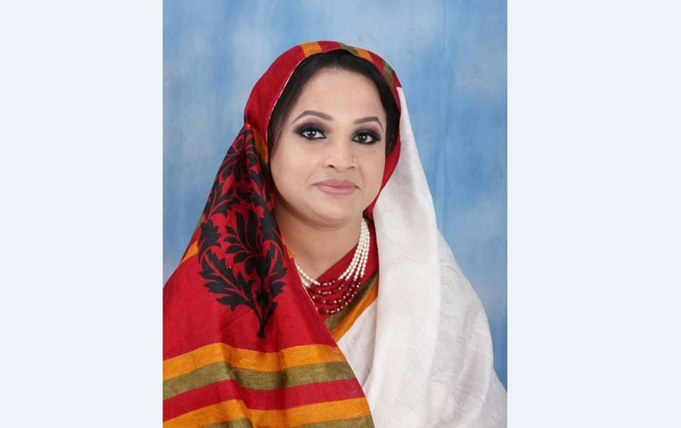 সম্মানী ভাতার টাকায় শিক্ষার্থীদের নৌকা দিলেন এমপি শামীমা