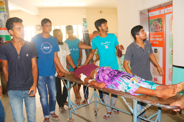 জাফলং ঘুরতে যাওয়ার পথে সড়ক দুর্ঘটনায় নিহত ১, আহত ৮