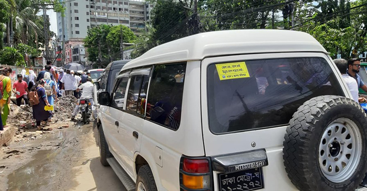 সিলেট নগরীতে উল্টোপথে সরকারি গাড়ি, ফেসবুকে সমালোচনার ঝড়