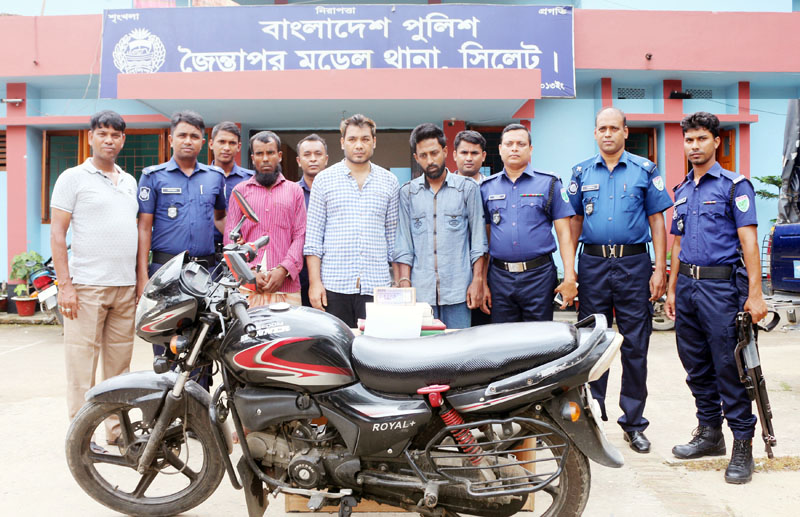 জৈন্তাপুরে আটককৃত ৩ ছিনতাইকারিকে আদালতে মাধ্যমে জেল হাজতে প্রেরণ