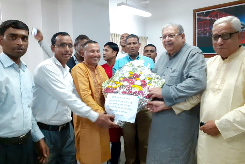 গোয়াইনঘাট হাকুর বাজার উচ্চ বিদ্যালয় এমপিওভুক্তি হওয়ায় মন্ত্রী ইমরানকে ফুললে শুভেচ্ছা