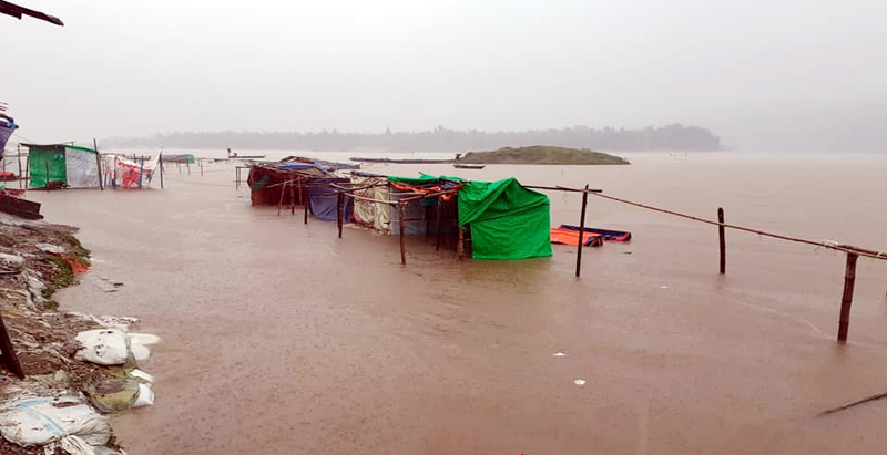জাফলংয়ে পাহাড়ি ঢলে দুই শতাধিক ব্যবসা-প্রতিষ্ঠান ক্ষতিগ্রস্ত