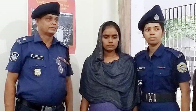 দুই স্কুলছাত্রীকে পাচারকালে নারী গ্রেফতার