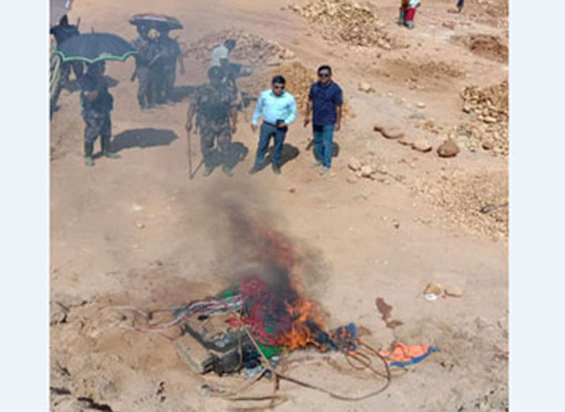 শাহ আরেফিন টিলায় অভিযান: ৭৫ লক্ষ টাকার বোমা মেশিন ধ্বংস