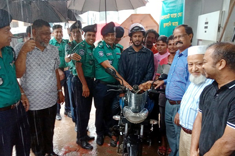 সিলেট নগরীতে ‘হেলমেট আছে তো জ্বালানি আছে’ কার্যক্রমের উদ্বোধন