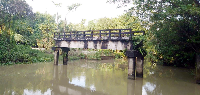 বিশ্বনাথে রাস্তা নেই, দিগম্বর হয়ে দাঁড়িয়ে আছে ব্রীজ