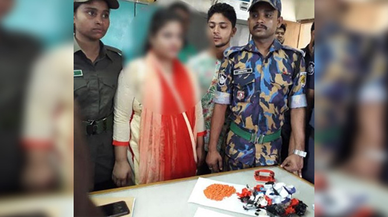 কনডমে ইয়াবা ভরে বিশেষ অঙ্গে রেখে ধরা খেলেন শ্যামলী