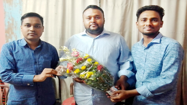 কোম্পানীগঞ্জ আ.লীগের সহপ্রচার ও প্রকাশনা সম্পাদক হওয়ায় সাইফুলকে ফুলেল শুভেচ্ছা
