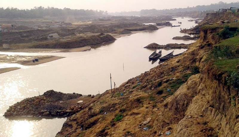 Yosh ayolni uch kishi sikishdi suvli xotin uchun kunnilingus