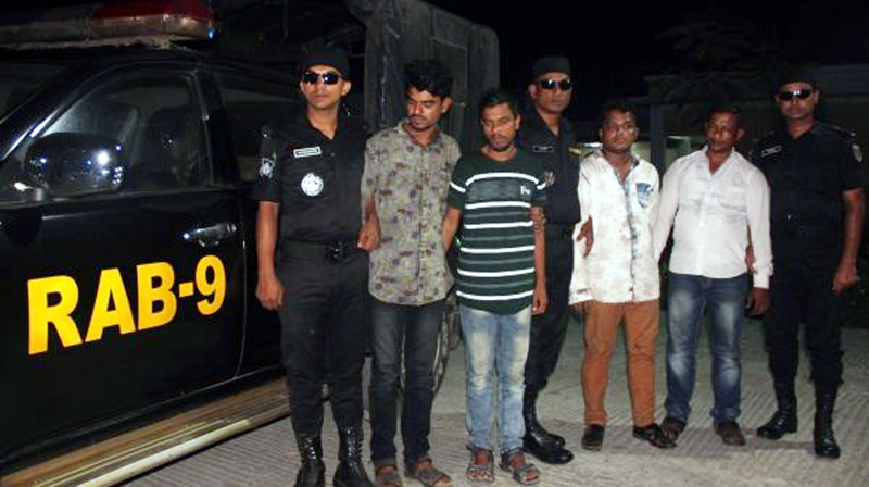 দক্ষিণ সুরমায় র‌্যাব’র অভিযানে ১১টি মোবাইলসহ চার ছিনতাইকারী গ্রেফতার