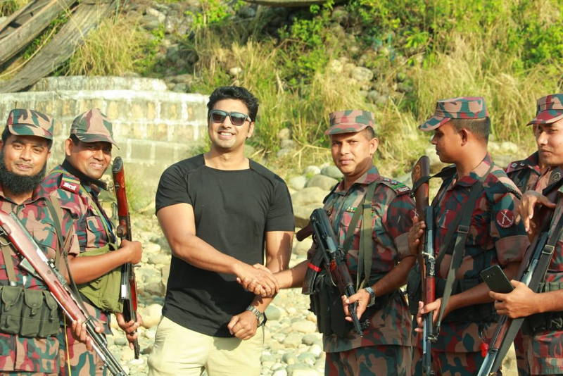 জাফলংয়ে জনপ্রিয় নায়ক দেব: বিজিবি সদস্যদের সাথে কুশল বিনিময়