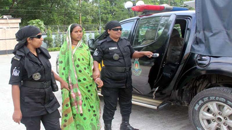 এয়ারপোর্ট থানা এলাকা থেকে মহিলা মাদক ব্যবসায়ী গ্রেফতার