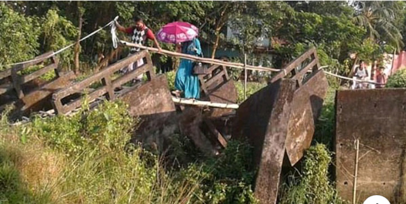 বিশ্বনাথে ভাঙ্গা ব্রীজের ওপর সাঁকো দিয়ে পারাপার